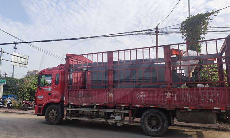 1臺噸包卸料機(jī)上車發(fā)貨